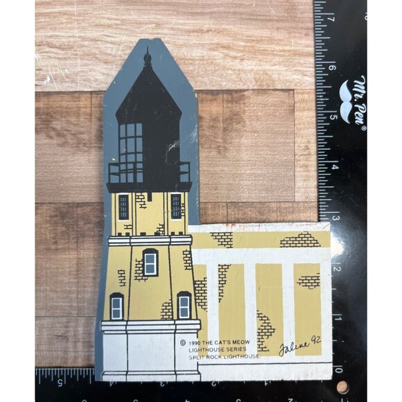 The Cats Meow Lighthouse Series Split Rock Lighthouse Wood Shelf Sitter - Picture 2 of 2